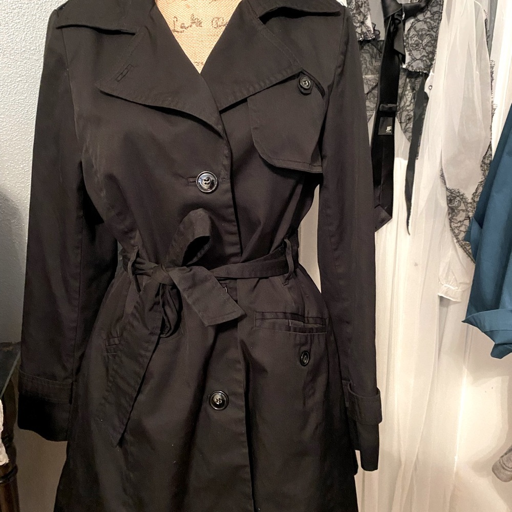 🖤 H&M 🖤 black and rear pleated trench coat